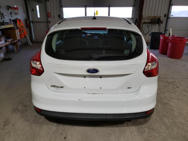 1FADP3K21DL340572 - 2013 FORD FOCUS SE WHITE photo 6