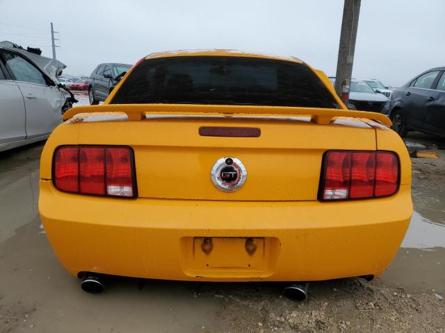 1ZVHT82HX85129113 - 2008 FORD MUSTANG GT YELLOW photo 6