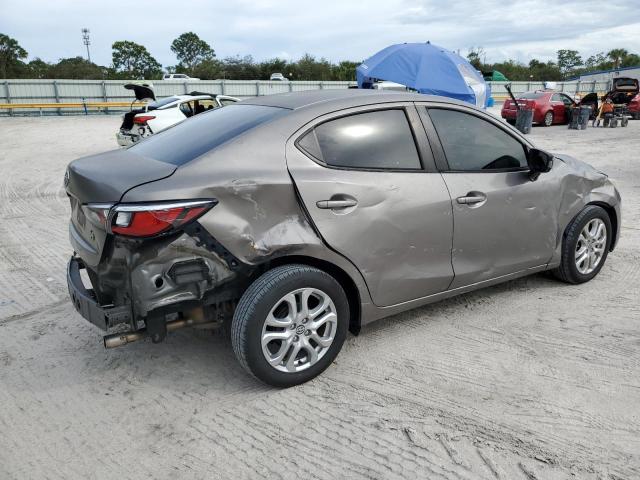 3MYDLBZV9GY134610 - 2016 TOYOTA SCION IA GRAY photo 3