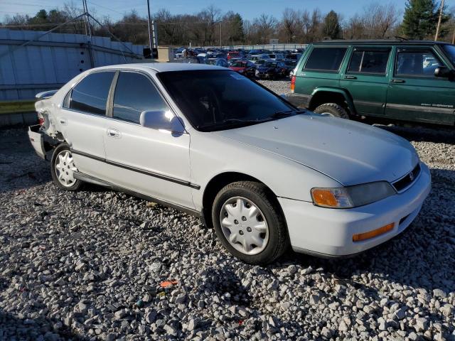 1HGCD5633VA014140 - 1997 HONDA ACCORD LX WHITE photo 4