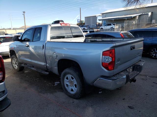 5TFUY5F11JX692849 - 2018 TOYOTA TUNDRA DOUBLE CAB SR/SR5 SILVER photo 2