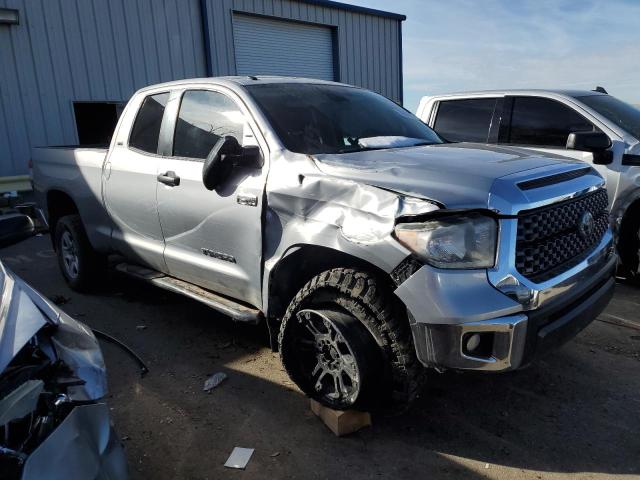 5TFUY5F11JX692849 - 2018 TOYOTA TUNDRA DOUBLE CAB SR/SR5 SILVER photo 4
