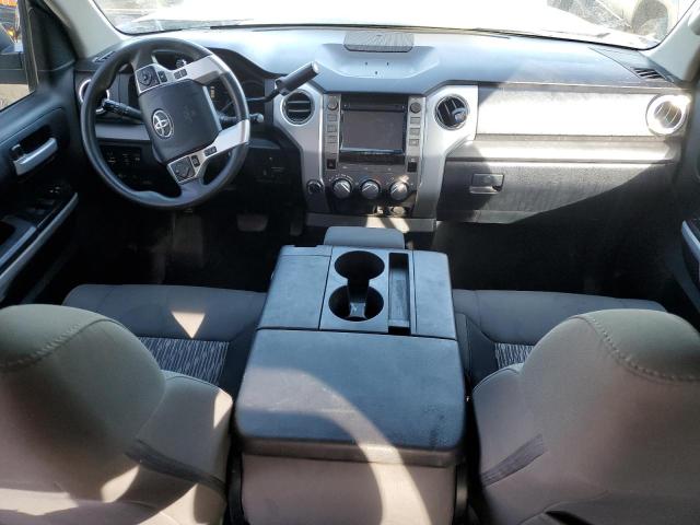 5TFUY5F11JX692849 - 2018 TOYOTA TUNDRA DOUBLE CAB SR/SR5 SILVER photo 8