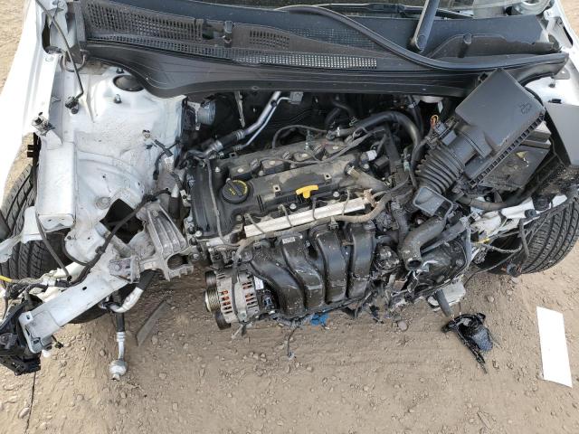 3KPF24AD8ME325683 - 2021 KIA FORTE FE WHITE photo 11