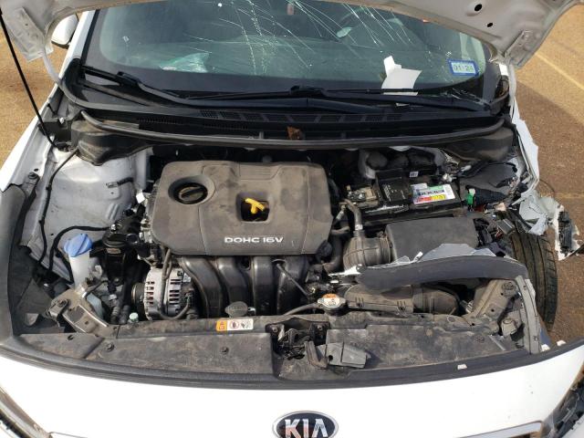 3KPFL4A75JE218254 - 2018 KIA FORTE LX WHITE photo 11