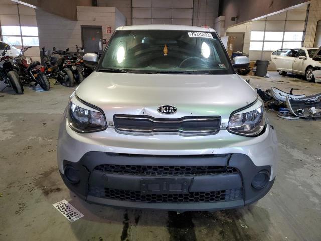 KNDJN2A29J7602194 - 2018 KIA SOUL SILVER photo 5