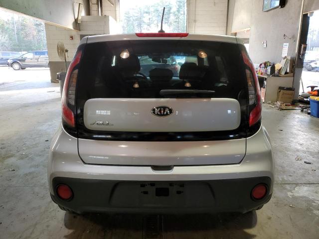 KNDJN2A29J7602194 - 2018 KIA SOUL SILVER photo 6