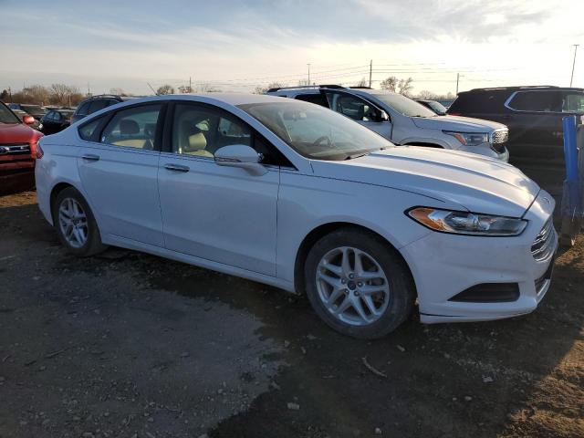 1FA6P0H72E5381342 - 2014 FORD FUSION SE WHITE photo 4