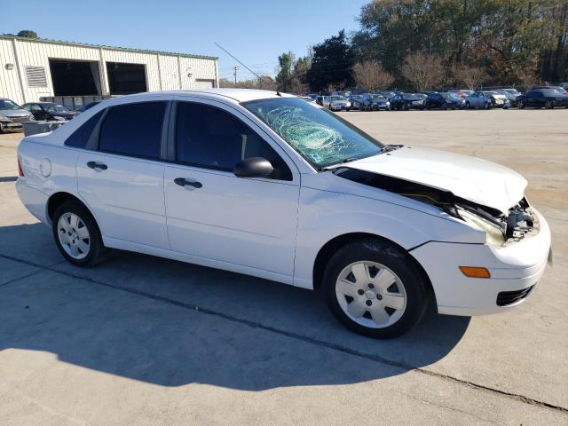 1FAHP34N27W281754 - 2007 FORD FOCUS ZX4 WHITE photo 4