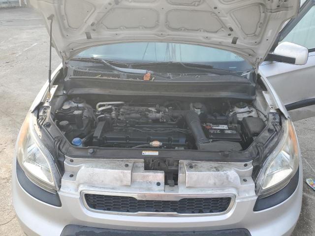KNDJT2A26A7131028 - 2010 KIA SOUL + SILVER photo 11