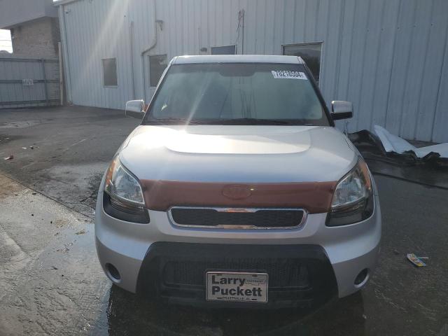 KNDJT2A26A7131028 - 2010 KIA SOUL + SILVER photo 5