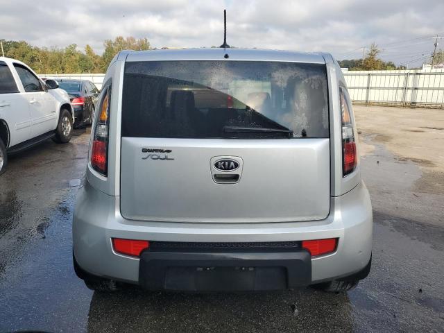 KNDJT2A26A7131028 - 2010 KIA SOUL + SILVER photo 6