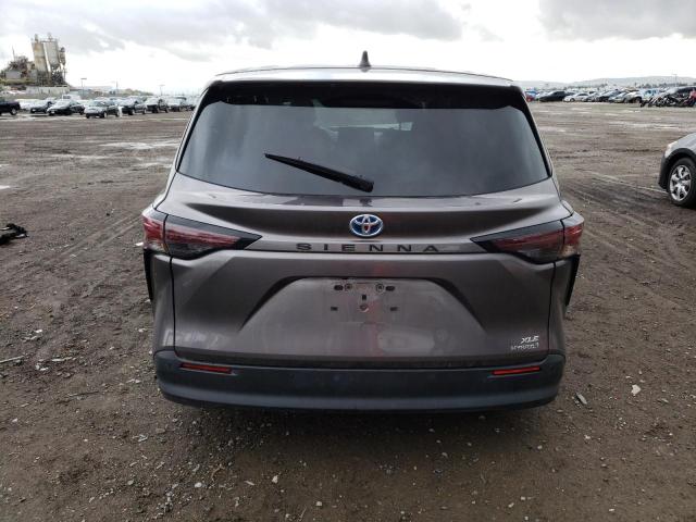 5TDYRKEC5PS146635 - 2023 TOYOTA SIENNA XLE GRAY photo 6