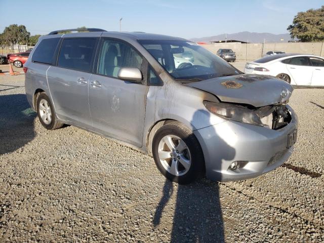 5TDKK3DC9FS547167 - 2015 TOYOTA SIENNA LE SILVER photo 4