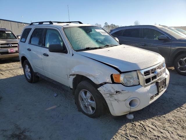 1FMCU0D71AKA78670 - 2010 FORD ESCAPE XLT WHITE photo 4