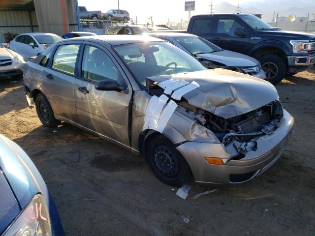 1FAFP34N55W184228 - 2005 FORD FOCUS ZX4 GOLD photo 4