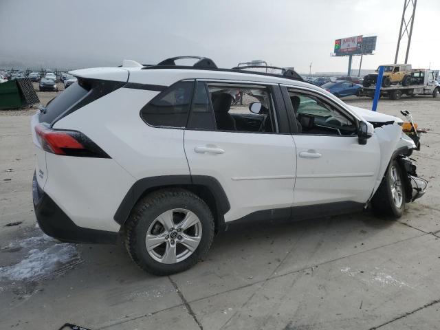 2T3P1RFV1KW072682 - 2019 TOYOTA RAV4 XLE WHITE photo 3