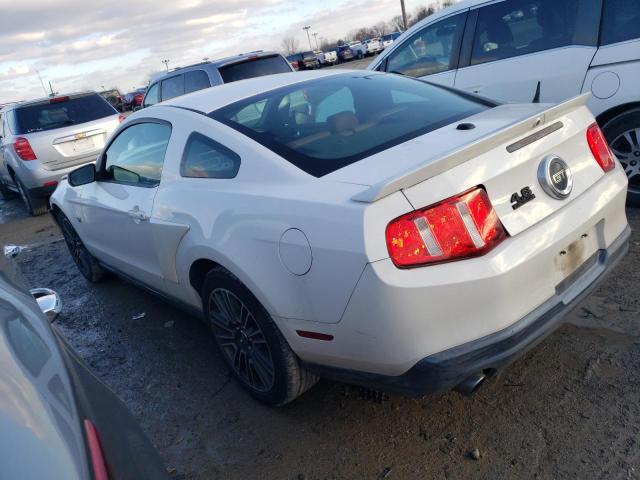 1ZVBP8CH3A5165420 - 2010 FORD MUSTANG GT WHITE photo 2