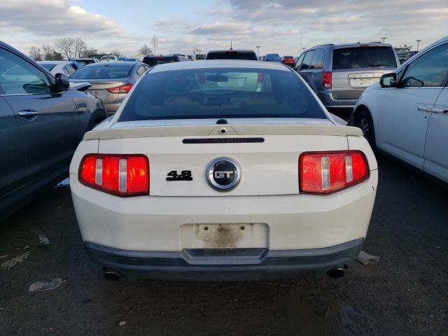 1ZVBP8CH3A5165420 - 2010 FORD MUSTANG GT WHITE photo 6