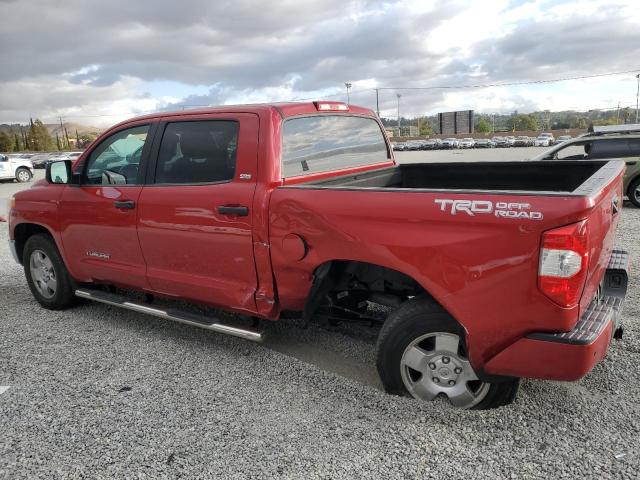 5TFEM5F12HX121428 - 2017 TOYOTA TUNDRA CREWMAX SR5 RED photo 2