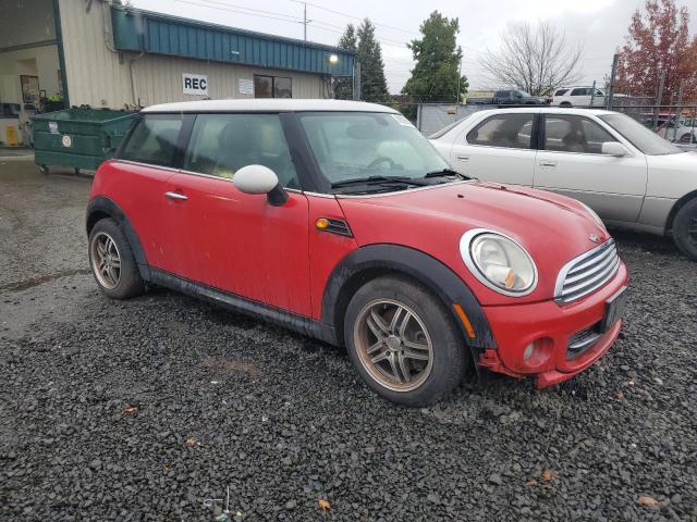 WMWSU3C52BT099618 - 2011 MINI COOPER RED photo 4