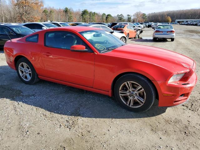 1ZVBP8AM3D5240721 - 2013 FORD MUSTANG RED photo 4