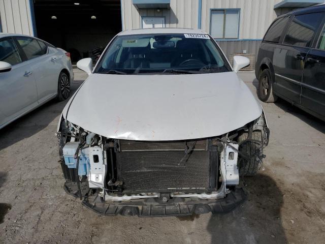 JTHKD5BH6D2132735 - 2013 LEXUS CT 200 WHITE photo 5