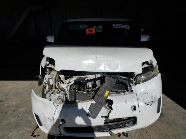 JTLKE50EX91086092 - 2009 TOYOTA SCION XB WHITE photo 5