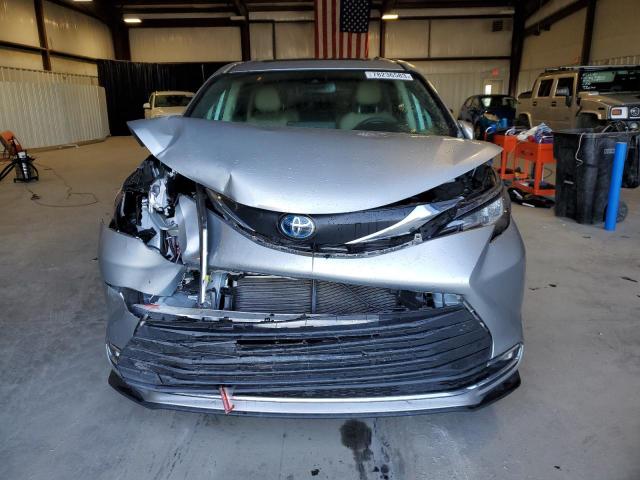 5TDYRKEC1MS069466 - 2021 TOYOTA SIENNA XLE SILVER photo 5