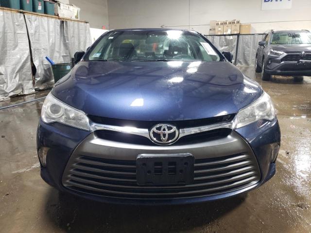 4T1BF1FK5HU682217 - 2017 TOYOTA CAMRY LE BLUE photo 5