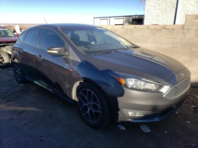 1FADP3M23JL260117 - 2018 FORD FOCUS SEL BLACK photo 4