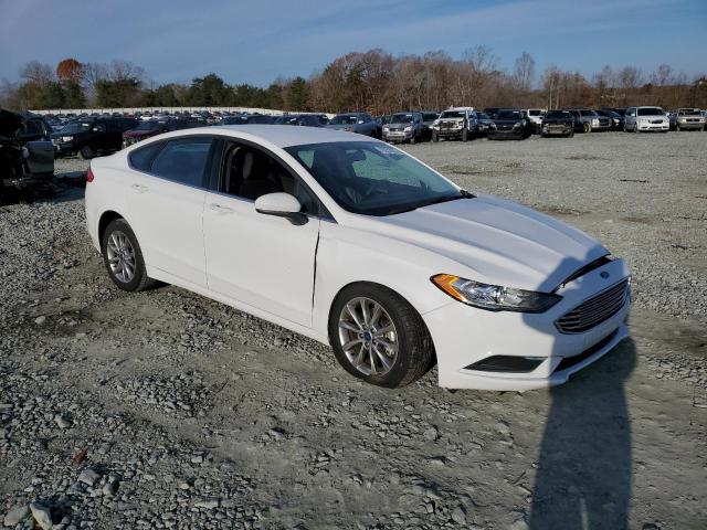 3FA6P0H71HR410489 - 2017 FORD FUSION SE WHITE photo 4