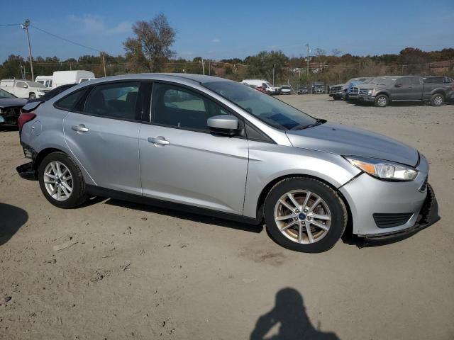 1FADP3F2XJL279888 - 2018 FORD FOCUS SE SILVER photo 4