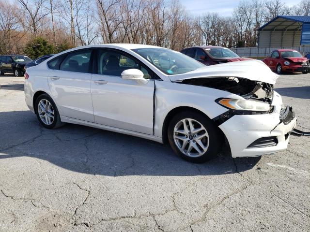 3FA6P0H7XFR277406 - 2015 FORD FUSION SE WHITE photo 4