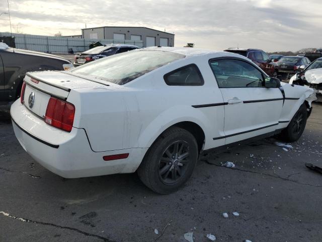 1ZVFT80N865156873 - 2006 FORD MUSTANG WHITE photo 3