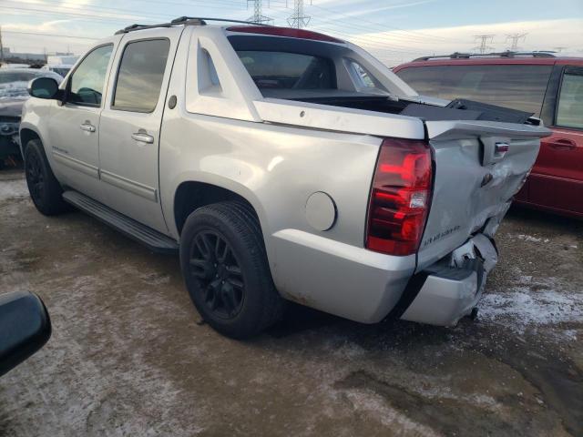 3GNTKEE76DG139925 - 2013 CHEVROLET AVALANCHE LS SILVER photo 2