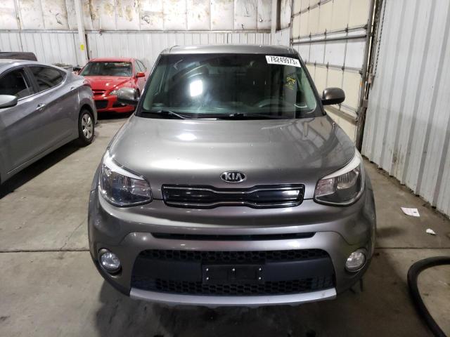 KNDJP3A54J7550077 - 2018 KIA SOUL + GRAY photo 5