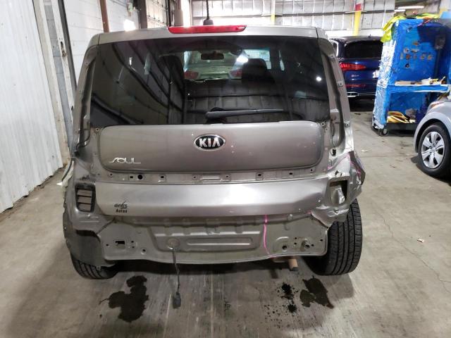 KNDJP3A54J7550077 - 2018 KIA SOUL + GRAY photo 6