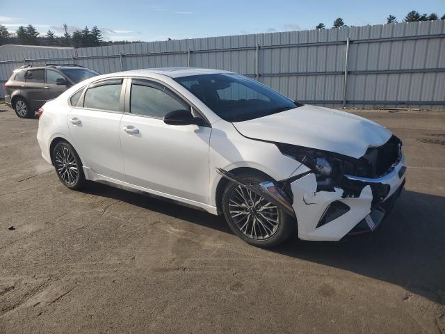 3KPF54AD9PE544308 - 2023 KIA FORTE GT LINE WHITE photo 4