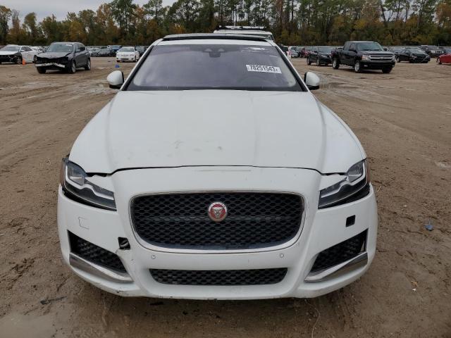 SAJBD4BV7GCY10863 - 2016 JAGUAR XF PREMIUM WHITE photo 5