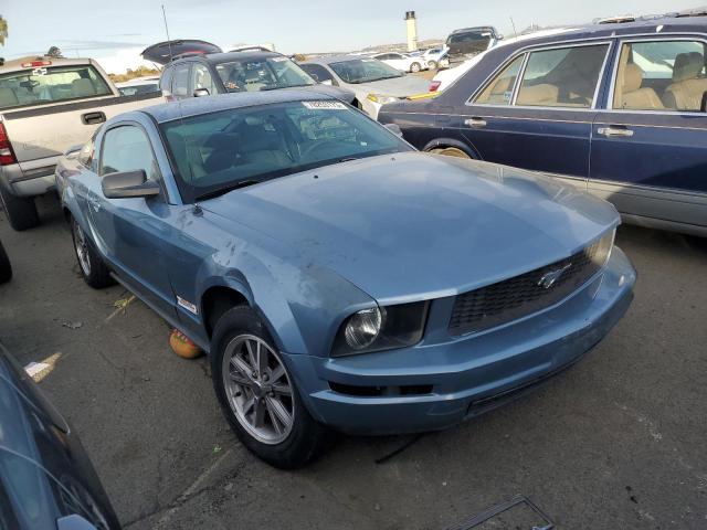 1ZVFT80N655120663 - 2005 FORD MUSTANG BLUE photo 4