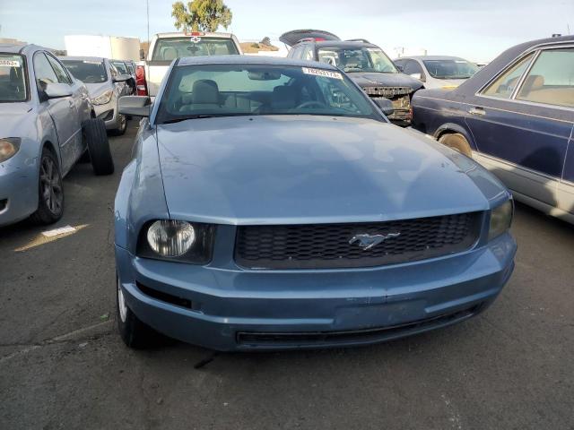 1ZVFT80N655120663 - 2005 FORD MUSTANG BLUE photo 5