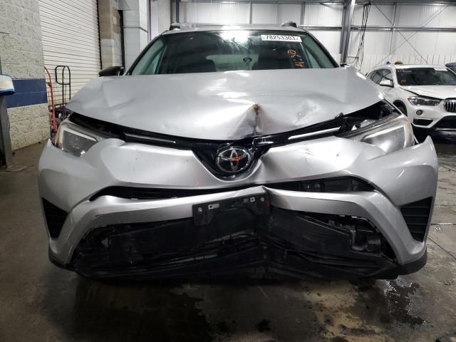 2T3BFREV2JW713432 - 2018 TOYOTA RAV4 LE SILVER photo 5