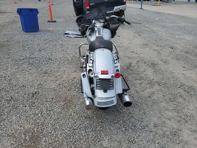 1HD1KHC10PB676852 - 2023 HARLEY-DAVIDSON FLTRX 银色 照片 4