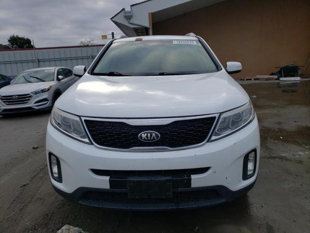 5XYKT4A62FG633550 - 2015 KIA SORENTO LX WHITE photo 5