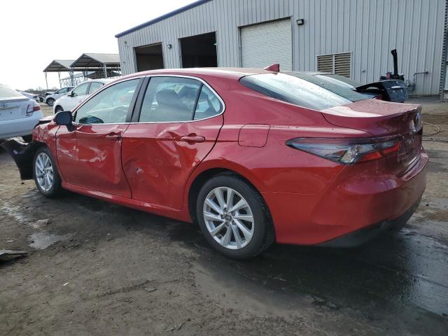 4T1C11AK4PU157450 - 2023 TOYOTA CAMRY LE RED photo 2