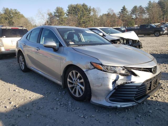 4T1C11BK9MU038481 - 2021 TOYOTA CAMRY LE SILVER photo 4