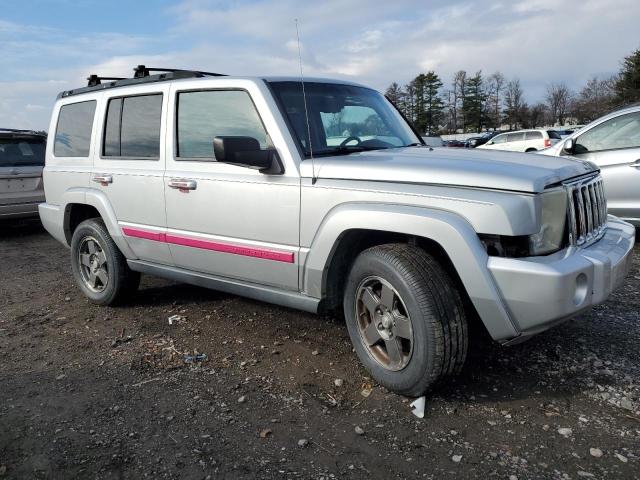 1J8HG48KX7C501720 - 2007 JEEP COMMANDER SILVER photo 4