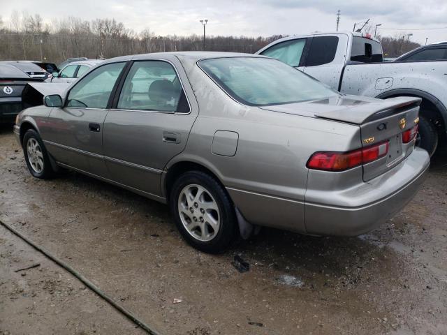 4T1BF28K3WU074213 - 1998 TOYOTA CAMRY CE BEIGE photo 2