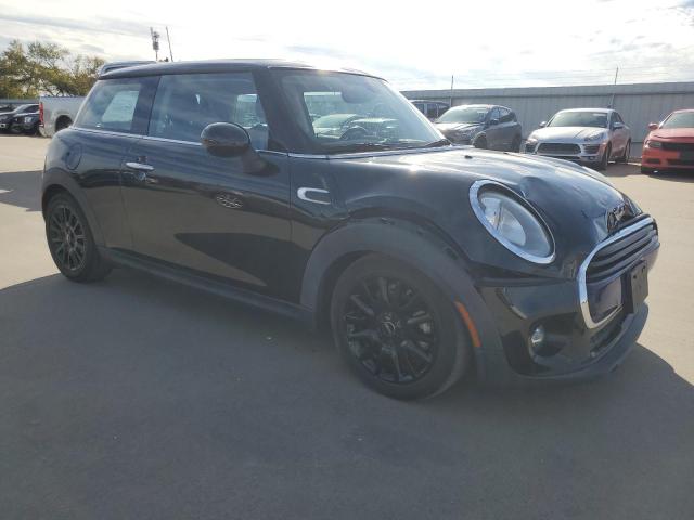 WMWXP5C54J2G62040 - 2018 MINI COOPER BLACK photo 4